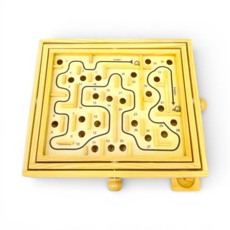 متاهة الطابات الخشبية